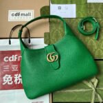 {Style No: AWAZCWXS} MEDIUM SHOULDER BAG 39 IN GREEN CALFSKIN GOLD HARDWARE