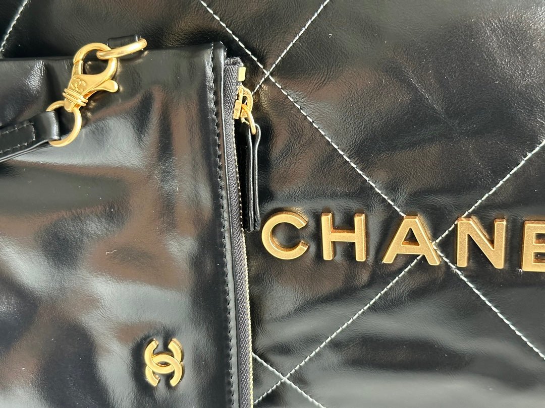 {Style No: 3OBDXQUE} CC LARGE 42 HANDBAG IN BLACK SHINY CALFSKIN GOLD HARDWARE - Image 5