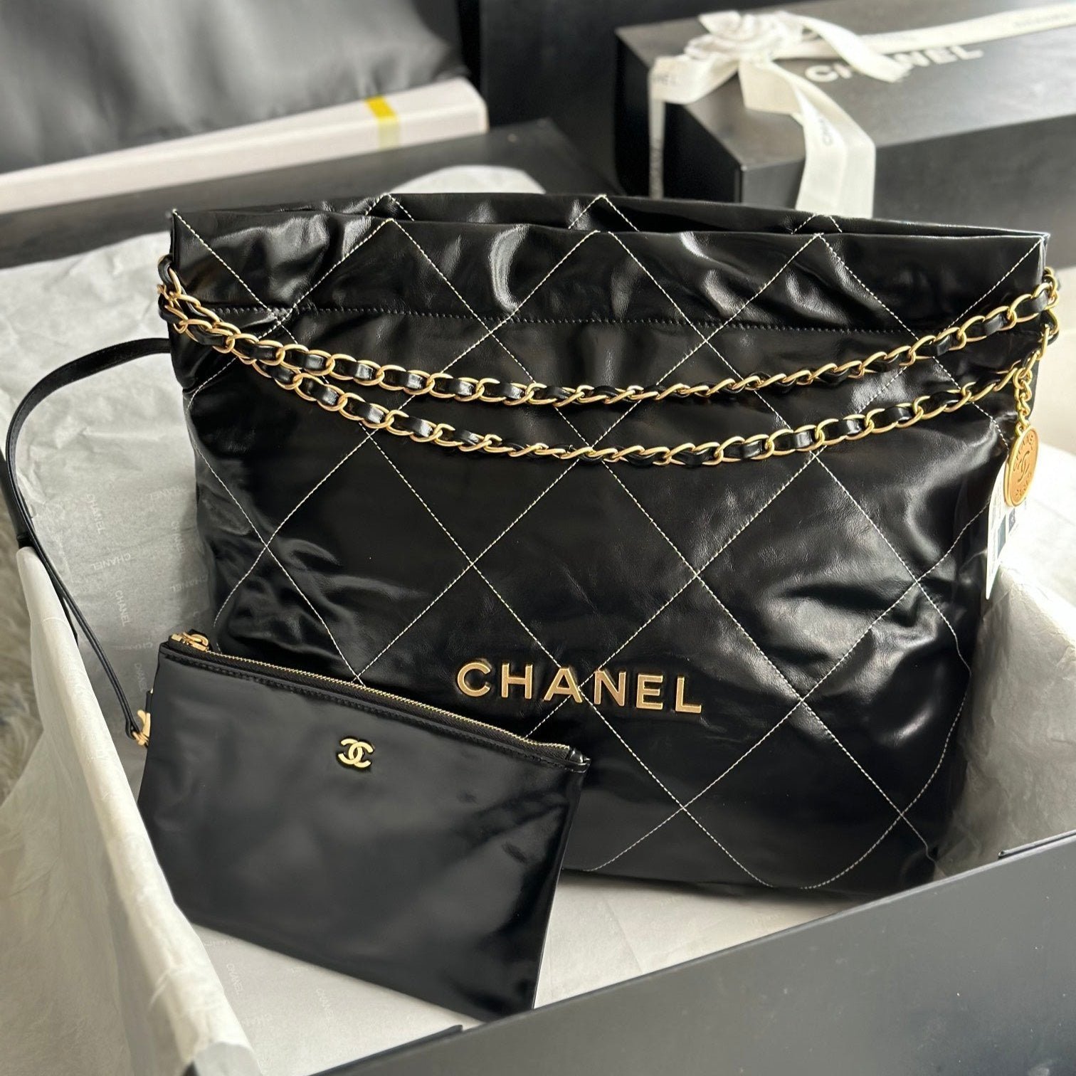 {Style No: 3OBDXQUE} CC LARGE 42 HANDBAG IN BLACK SHINY CALFSKIN GOLD HARDWARE