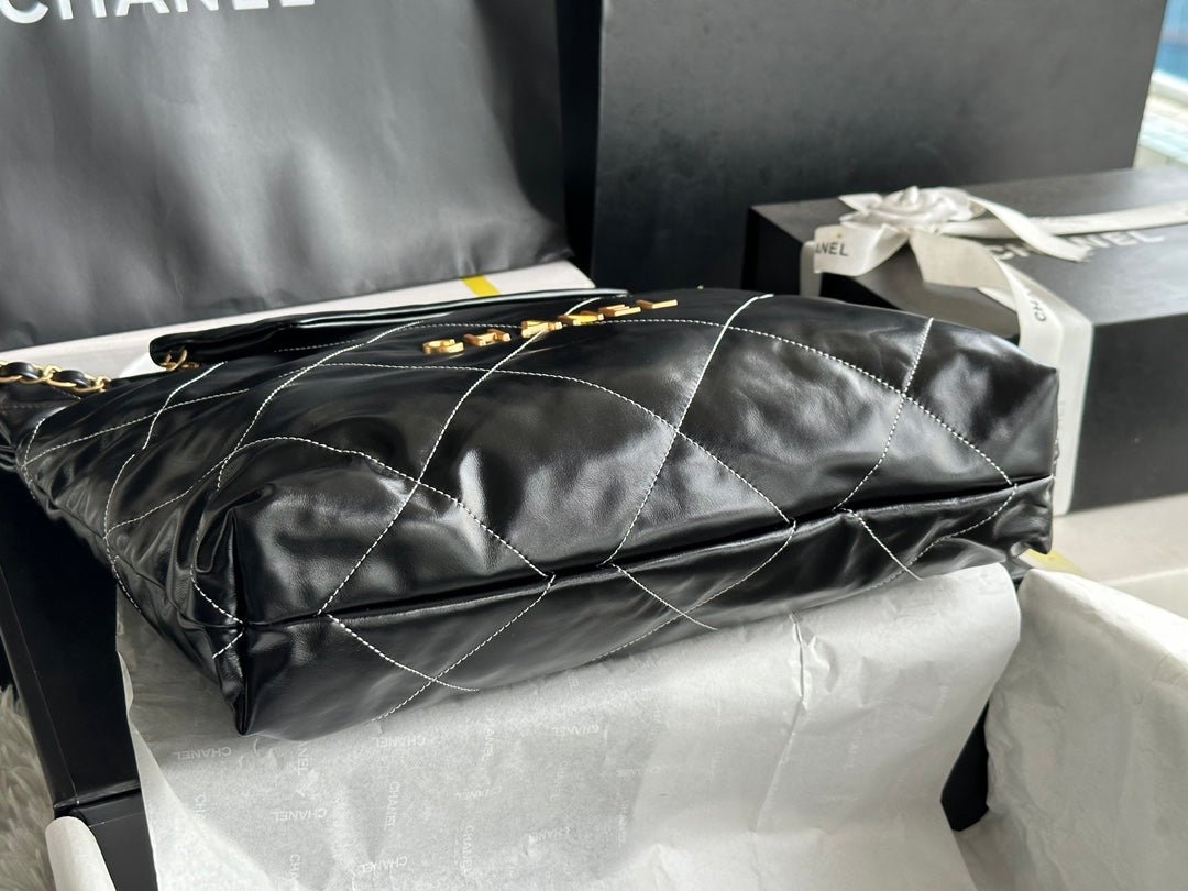 {Style No: 3OBDXQUE} CC LARGE 42 HANDBAG IN BLACK SHINY CALFSKIN GOLD HARDWARE - Image 9