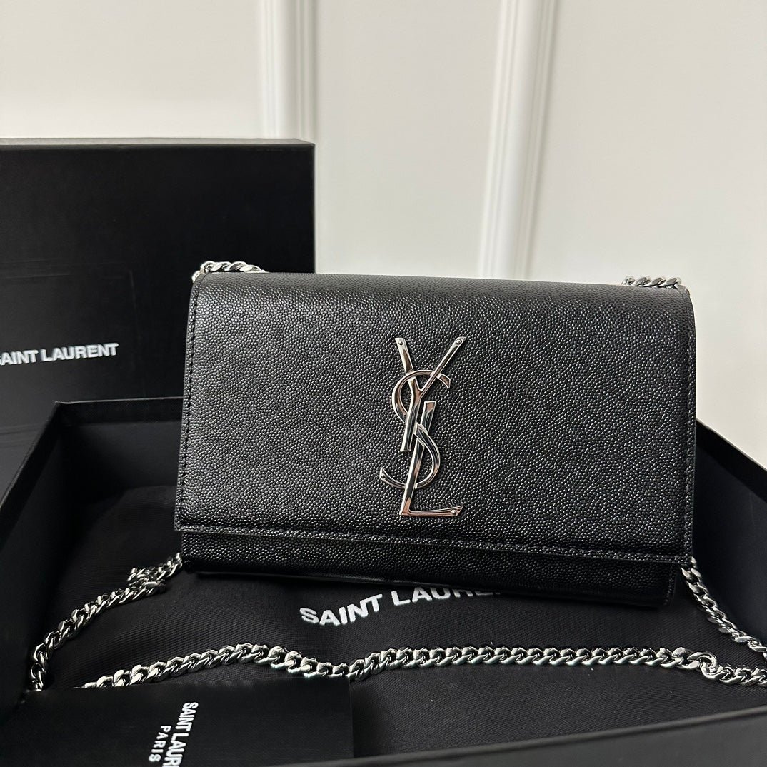 {Style No: TJBJHTO3} KATE 20 SMALL IN CALFSKIN BLACK WITH SILVER LOGO