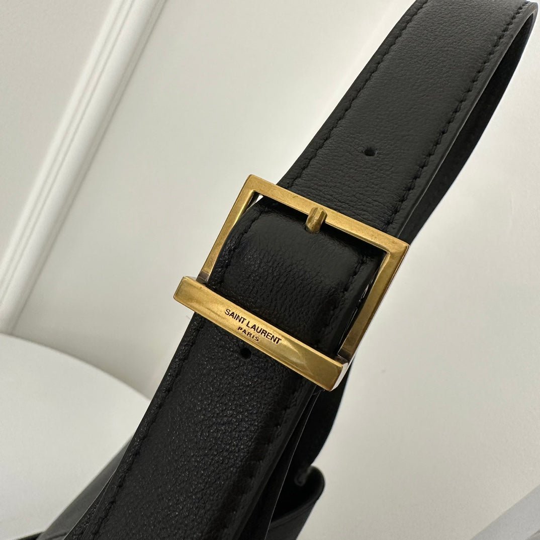 {Style No: 7XXU4IEW} LE 5 À 7 HANDBAG 22 IN BLACK CALFSKIN - Image 9