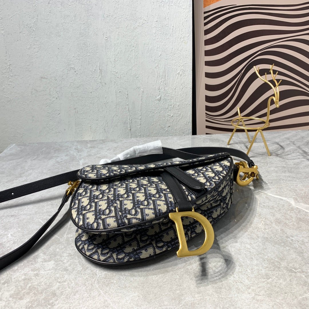 {Style No: JA7MAX8E} CD Saddle Bag Strap With Strap 25.5cm Blue Obique Embroidery - Image 5