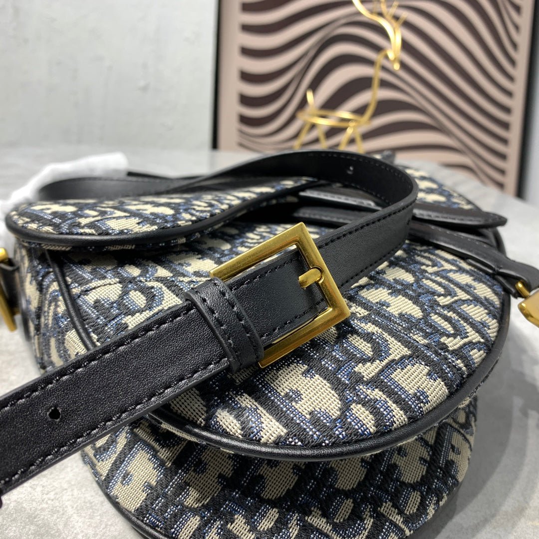 {Style No: JA7MAX8E} CD Saddle Bag Strap With Strap 25.5cm Blue Obique Embroidery - Image 4