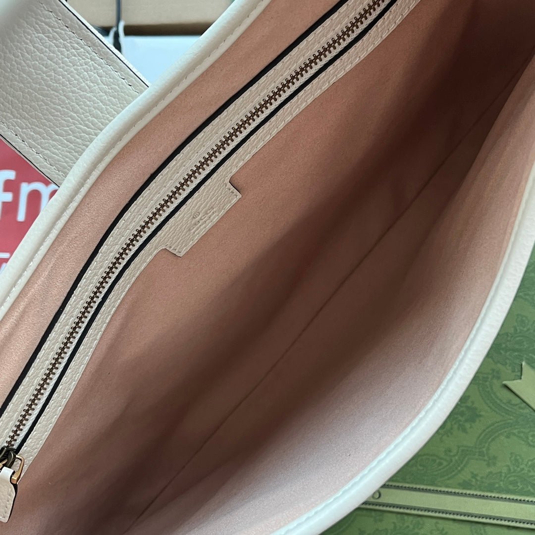 {Style No: L8EPYG6V} GG HORSEBIT SHOULDER BAG 39 IN WHITE CALFSKIN GOLD HARDWARE - Image 5