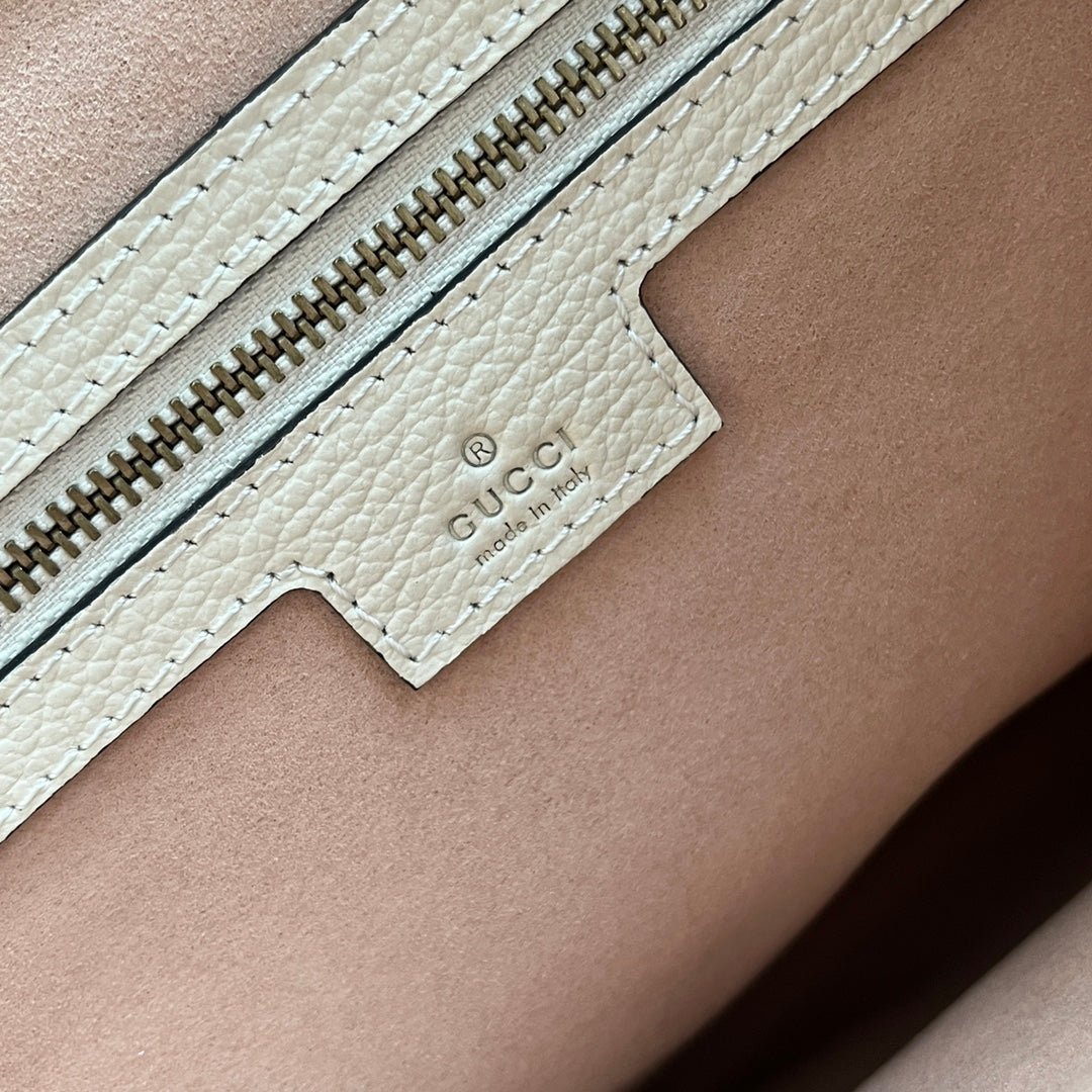 {Style No: L8EPYG6V} GG HORSEBIT SHOULDER BAG 39 IN WHITE CALFSKIN GOLD HARDWARE - Image 7