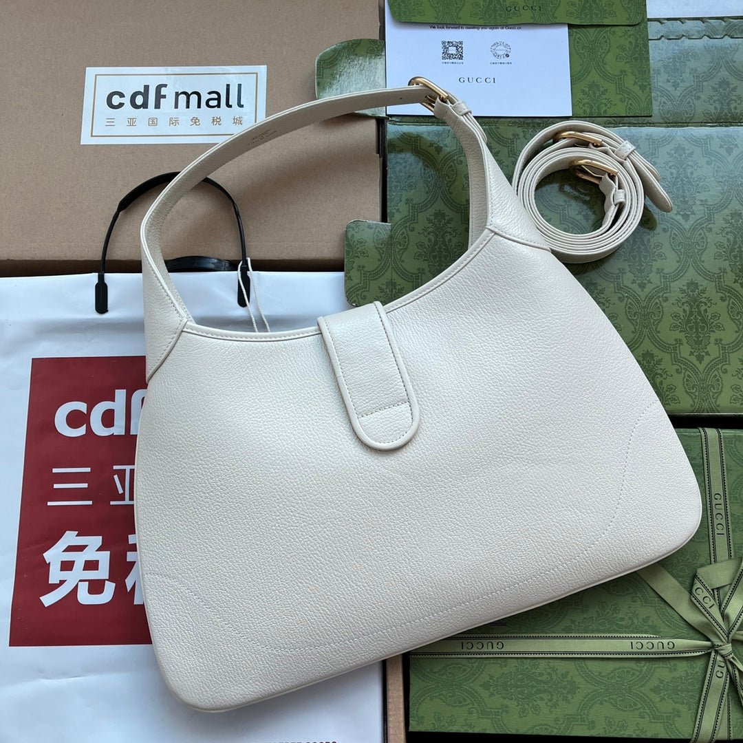 {Style No: L8EPYG6V} GG HORSEBIT SHOULDER BAG 39 IN WHITE CALFSKIN GOLD HARDWARE - Image 9