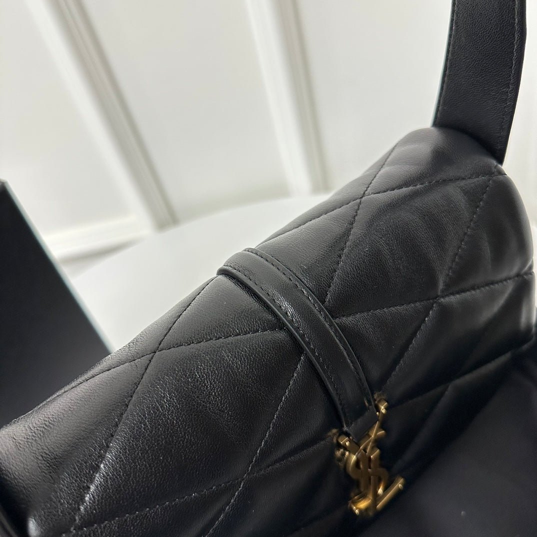 {Style No: P3YK4362} LE 5 À 7 HANDBAG 24 IN BLACK LAMBSKIN - Image 4