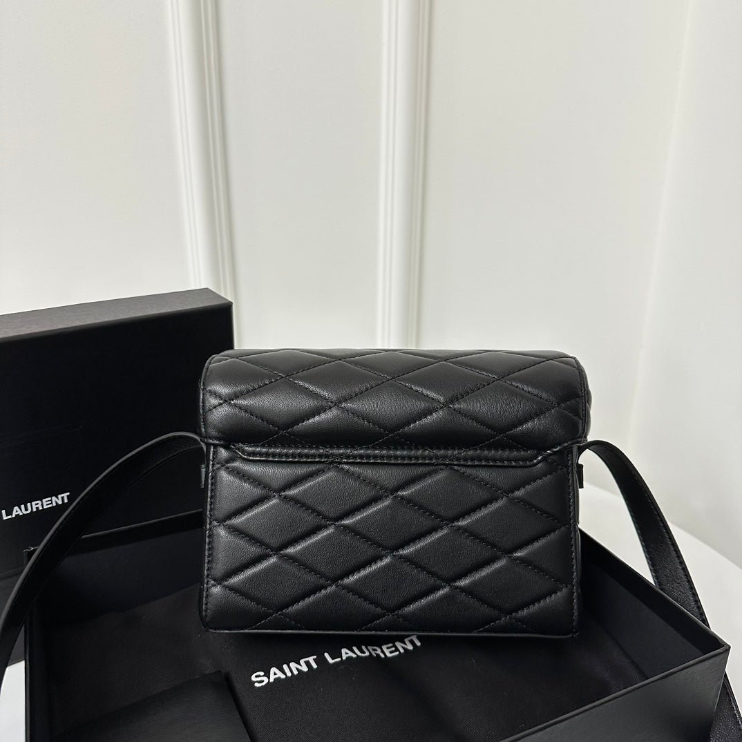 {Style No: 5B1HKEU4} JUNE 19 BLACK QUILTED LAMBSKIN WITH GOLD LOGO BOX BAG - Image 4