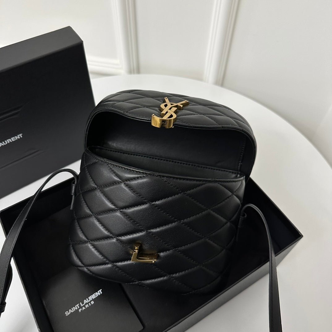 {Style No: 5B1HKEU4} JUNE 19 BLACK QUILTED LAMBSKIN WITH GOLD LOGO BOX BAG - Image 2
