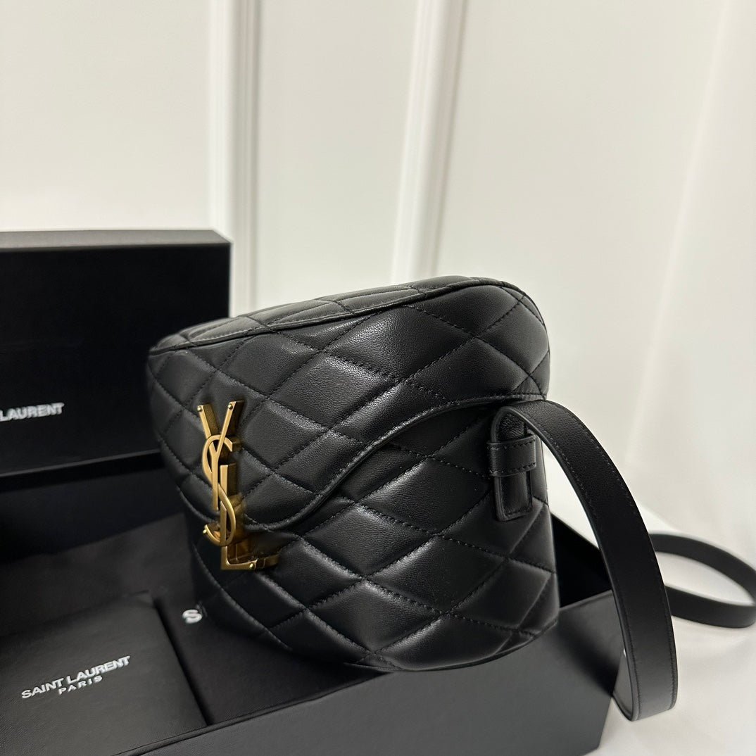 {Style No: 5B1HKEU4} JUNE 19 BLACK QUILTED LAMBSKIN WITH GOLD LOGO BOX BAG - Image 3