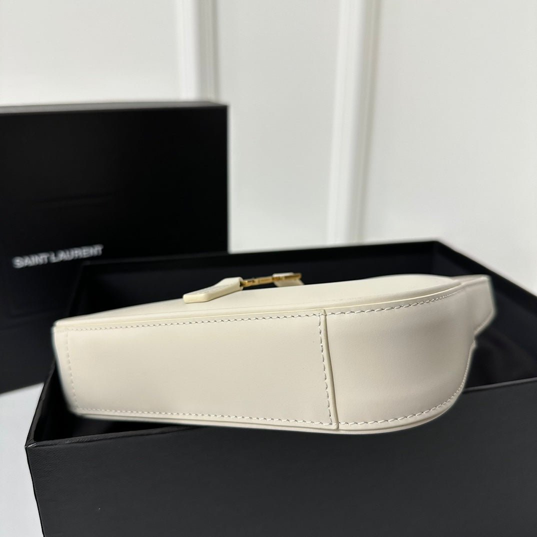 {Style No: J7OWKMQ8} MINI 19 WHITE SMOOTH CALFSKIN - Image 8