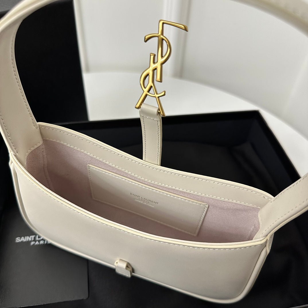 {Style No: J7OWKMQ8} MINI 19 WHITE SMOOTH CALFSKIN - Image 5