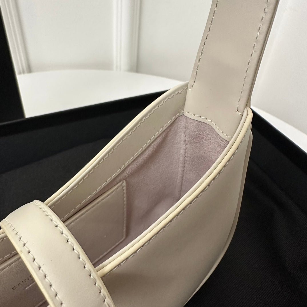 {Style No: J7OWKMQ8} MINI 19 WHITE SMOOTH CALFSKIN - Image 6