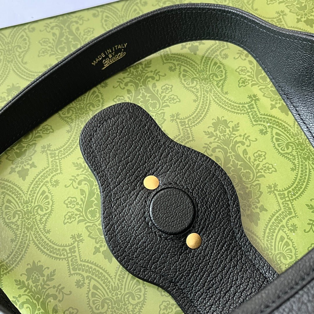 {Style No: PWL1O5DQ} APHRODITE SMALL SHOULDER BAG 27 IN BLACK CALFSKIN GOLD HARDWARE - Image 2