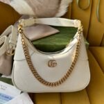{Style No: X2OEW69T} SHOULDER BAG 25 IN WHITE LAMBSKIN GOLD HARDWARE