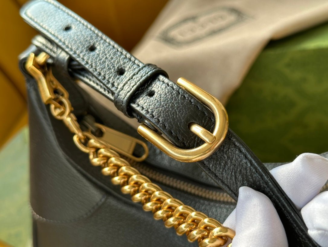 {Style No: 8846HRP3} SHOULDER BAG 25 IN BLACK LAMBSKIN GOLD HARDWARE - Image 5