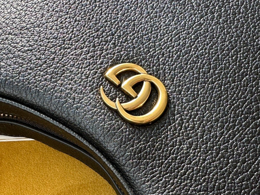 {Style No: 8846HRP3} SHOULDER BAG 25 IN BLACK LAMBSKIN GOLD HARDWARE - Image 9