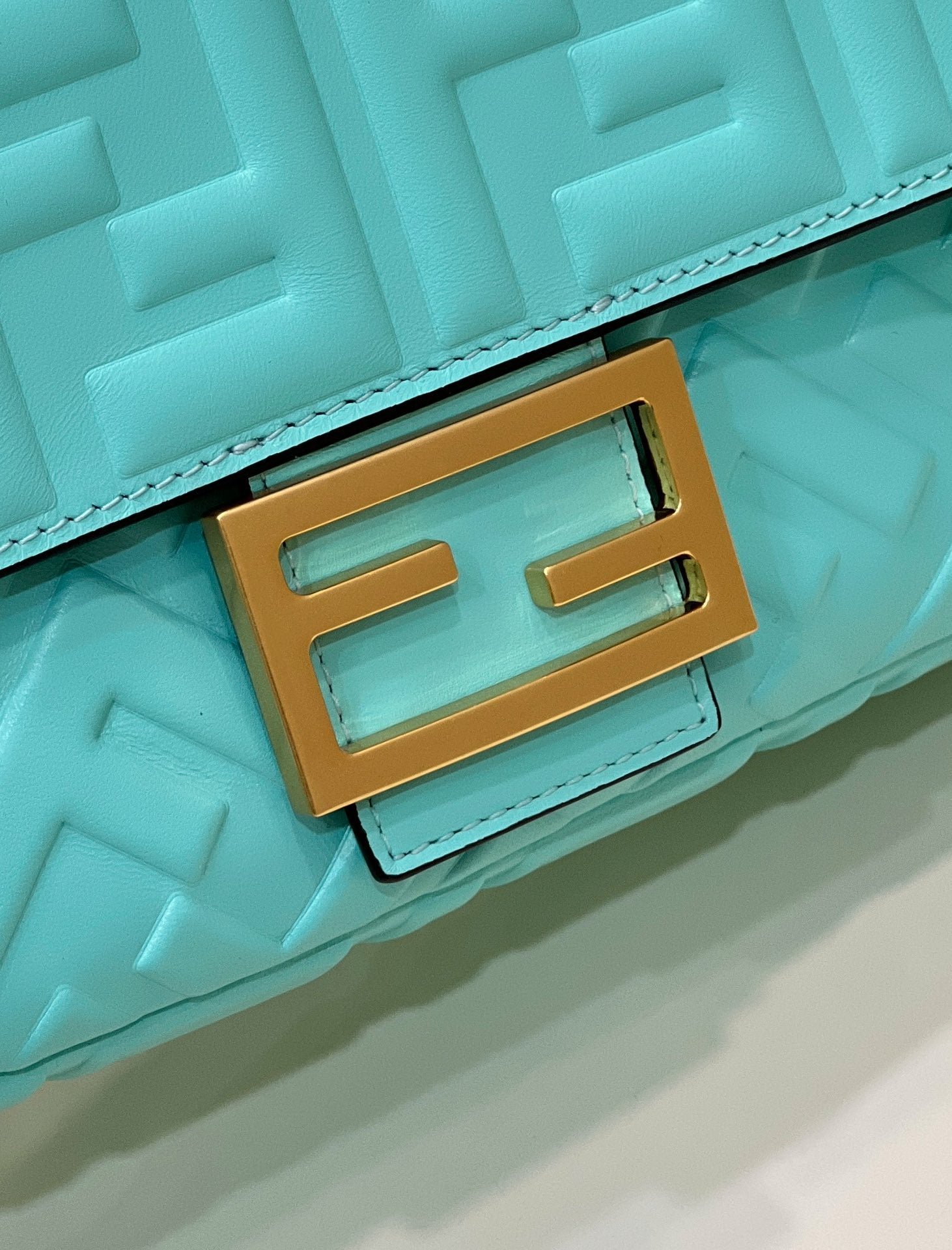 {Style No: DB78VX6D} BAGUETTE WITH FF MOTIF 27 IN TURQUOISE SOFT LAMBSKIN GOLD HARDWARE - Image 8