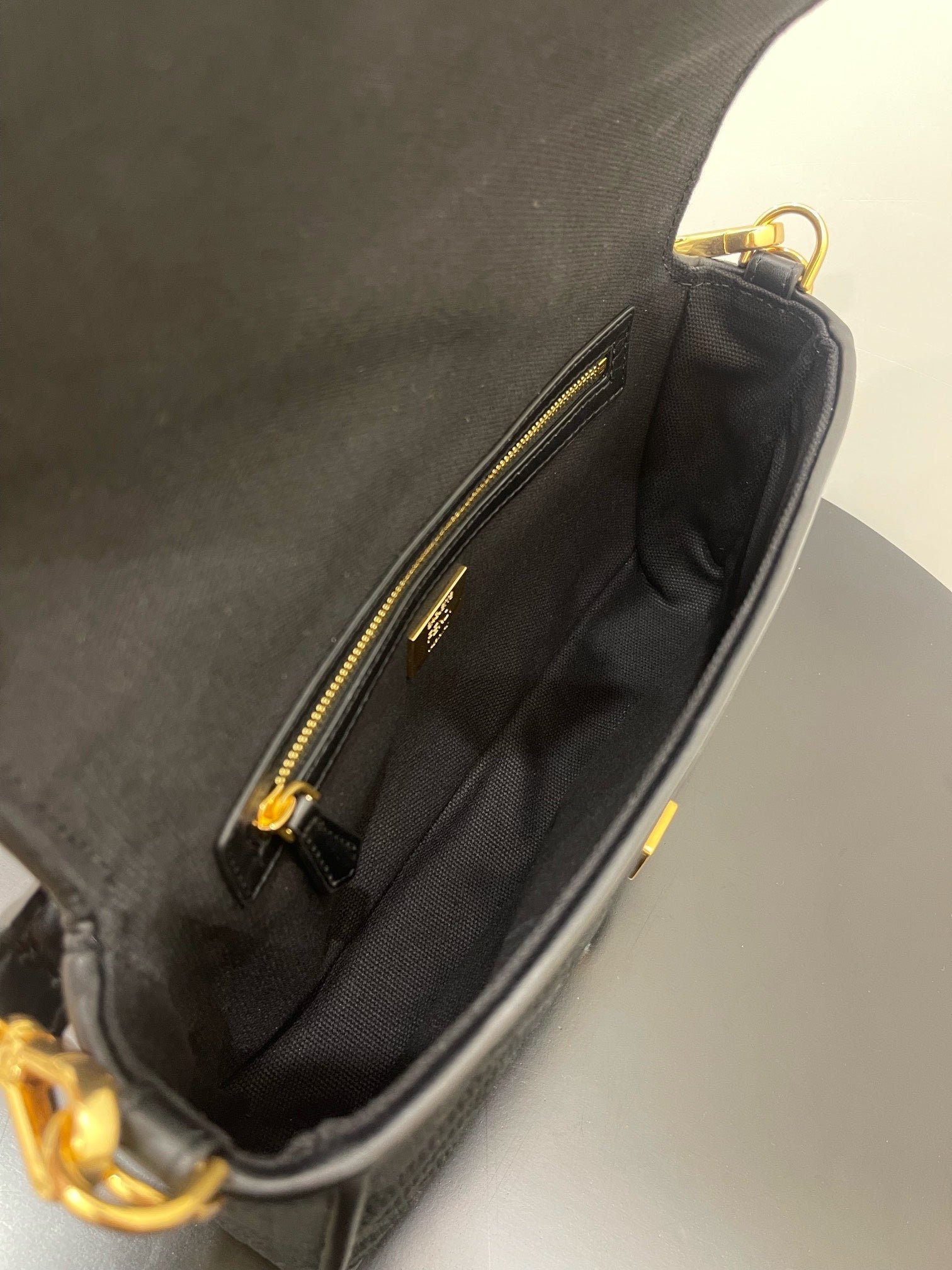 {Style No: UMXNPF37} FENDI 26 BAGUETTE BLACK NAPPA LEATHER BAG WITH GOLD HARDWARE - Image 9
