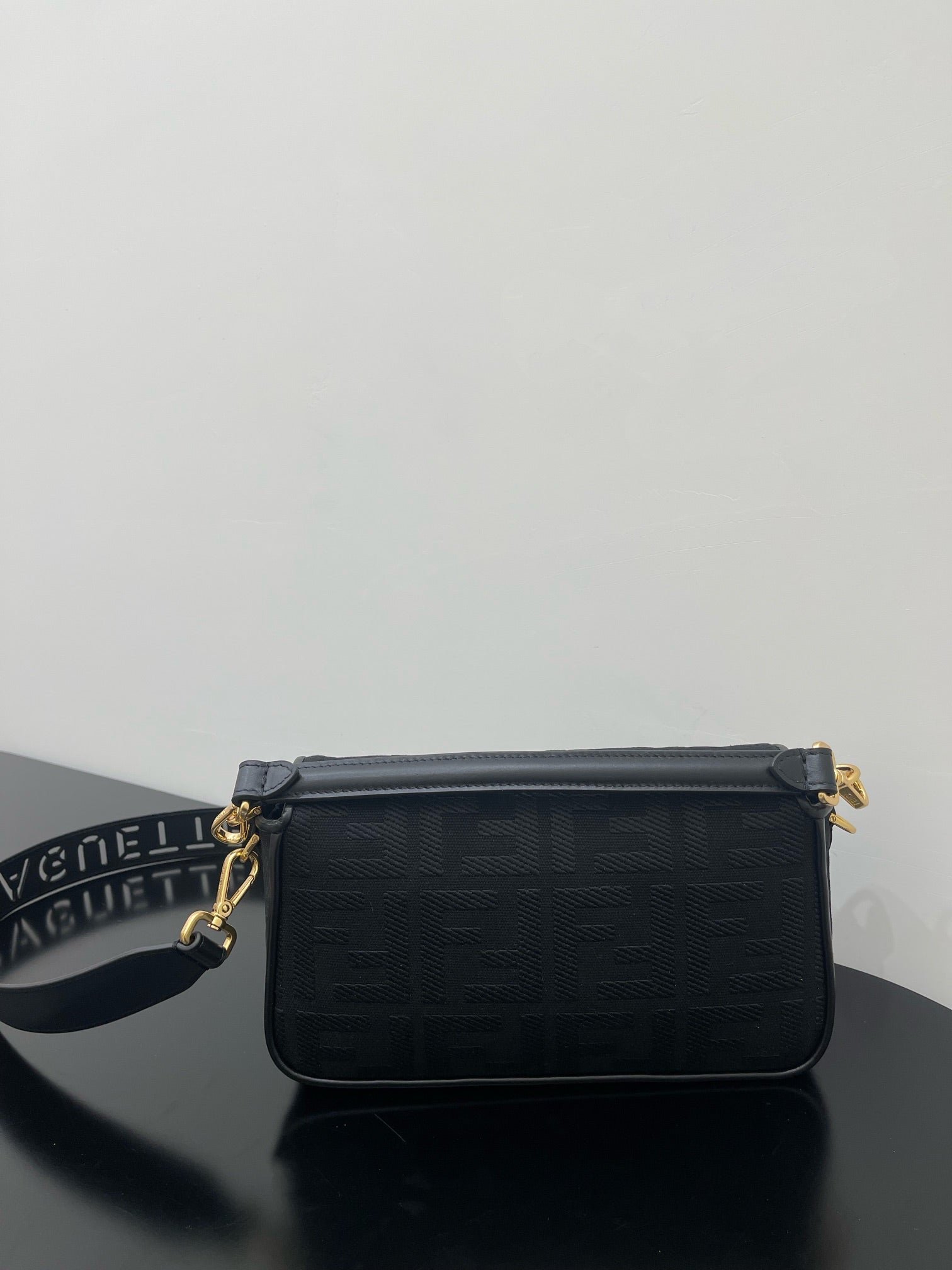{Style No: UMXNPF37} FENDI 26 BAGUETTE BLACK NAPPA LEATHER BAG WITH GOLD HARDWARE - Image 5
