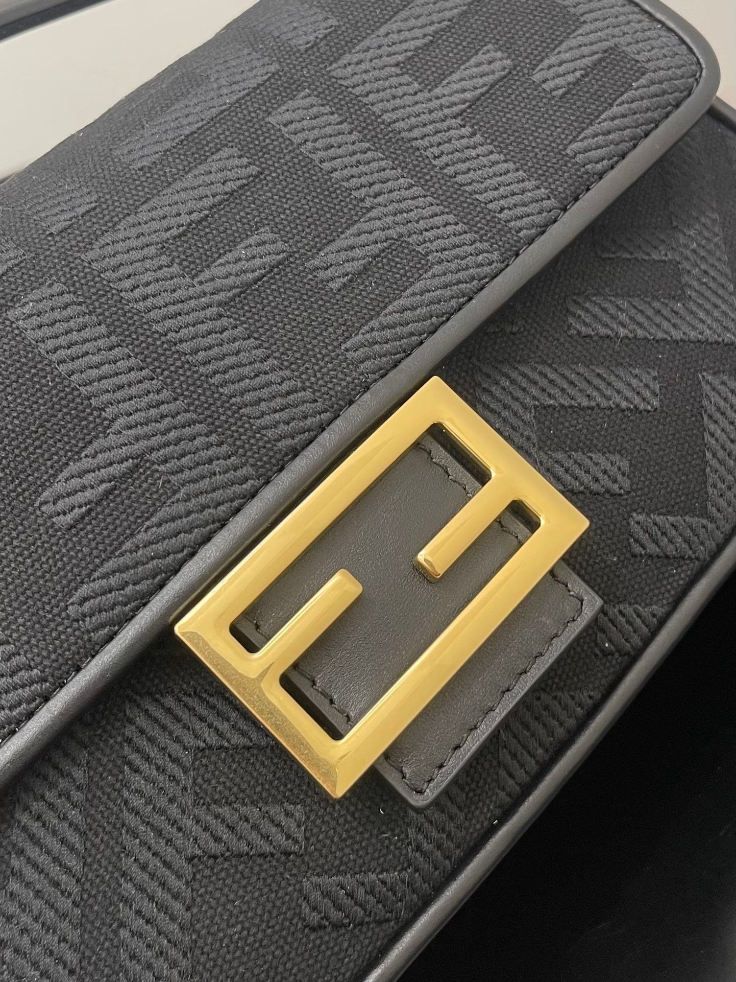 {Style No: UMXNPF37} FENDI 26 BAGUETTE BLACK NAPPA LEATHER BAG WITH GOLD HARDWARE - Image 6