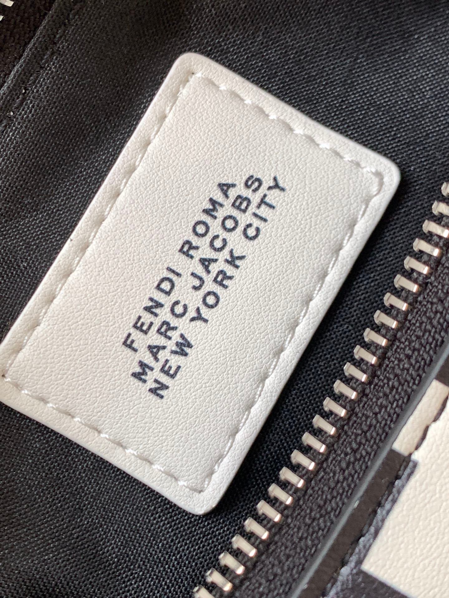 {Style No: Z7A5CFOM} FENDIGRAPHY SMALL 29 IN WHITE MIX BLACK SMOOTH CALFSKIN SILVER HARDWARE - Image 5