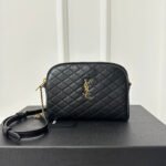 {Style No: A2YDOPAI} GABY 19 ZIPPED POUCH IN QUILTED BLACK LAMBSKIN