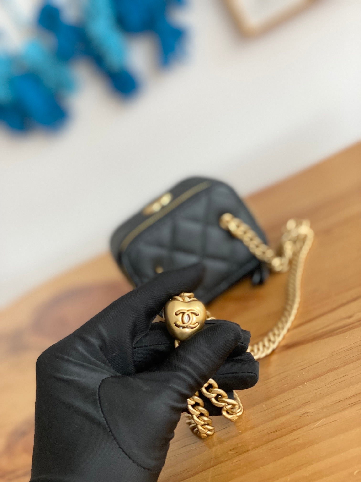 {Style No: 5AXYO6EC} CC MINI 10 VANITY IN BLACK CALFSKIN GOLD HARDWARE - Image 8