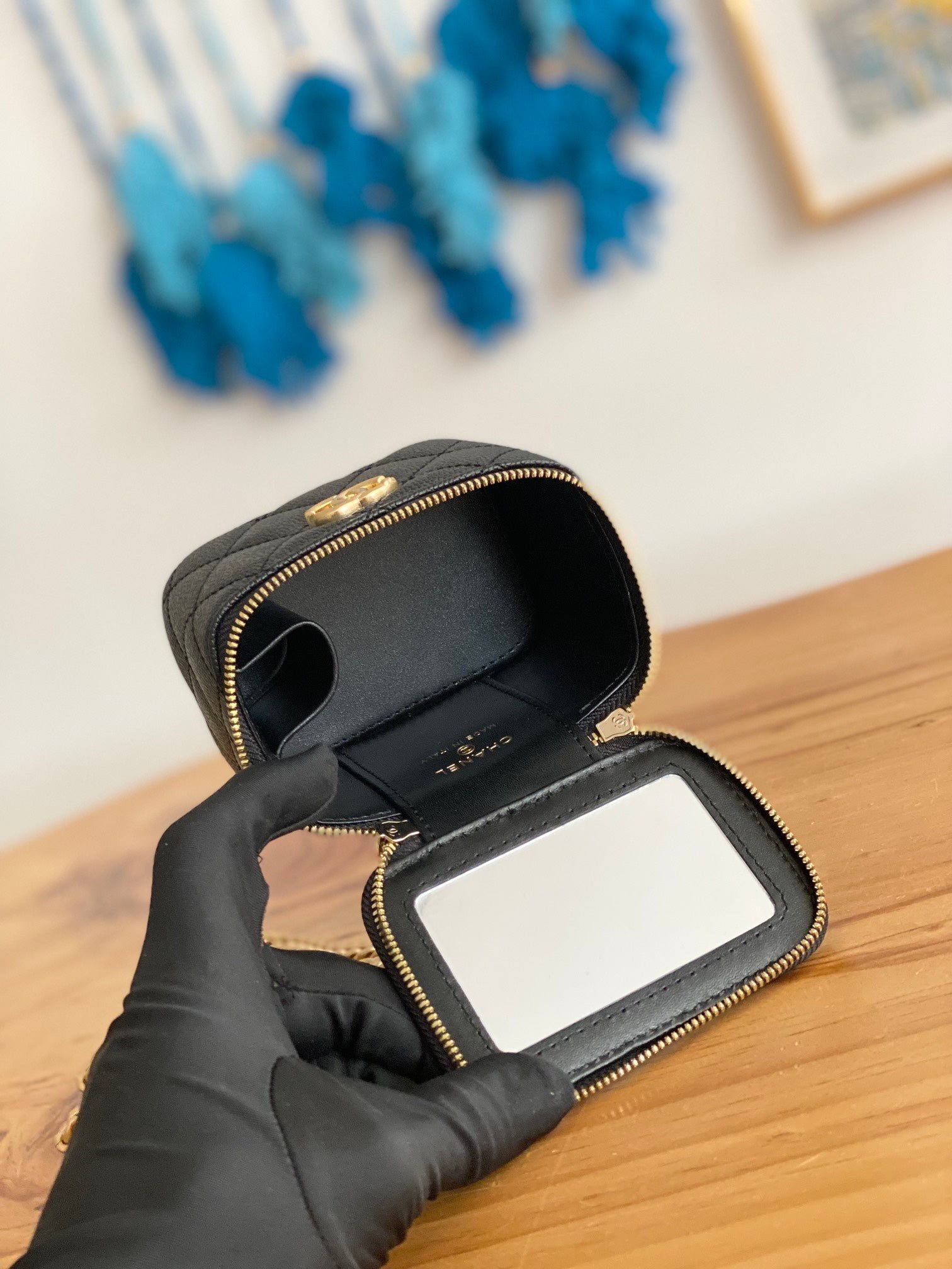 {Style No: 5AXYO6EC} CC MINI 10 VANITY IN BLACK CALFSKIN GOLD HARDWARE - Image 9