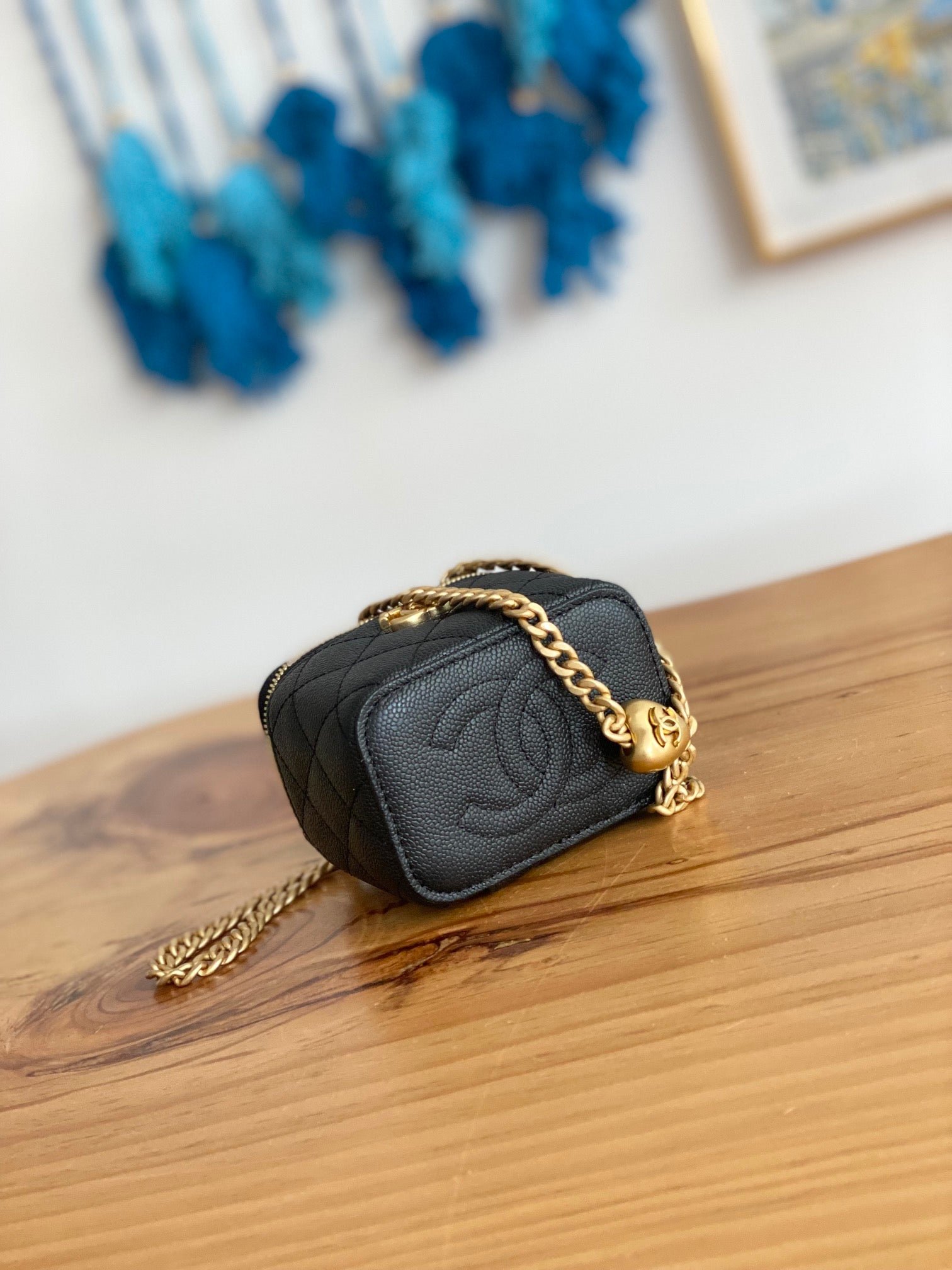 {Style No: 5AXYO6EC} CC MINI 10 VANITY IN BLACK CALFSKIN GOLD HARDWARE - Image 3