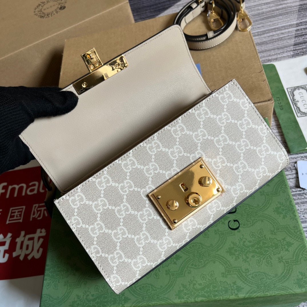 {Style No: KR623R15} PADLOCK 22 SMALL GG SHOULDER BAG IN BEIGE CALFSKIN AND CANVAS - Image 3
