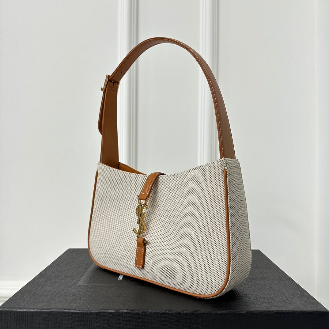 {Style No: 3SZCJXGX} LE 5 À 7 BAG 23 WHITE BROWN CANVAS WITH CALFSKIN - Image 3