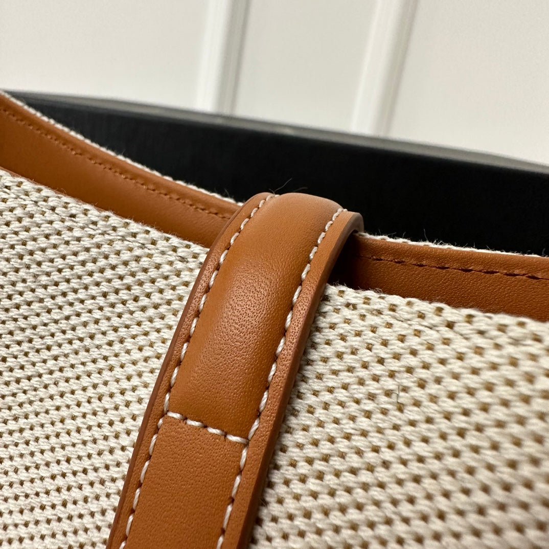 {Style No: 3SZCJXGX} LE 5 À 7 BAG 23 WHITE BROWN CANVAS WITH CALFSKIN - Image 6