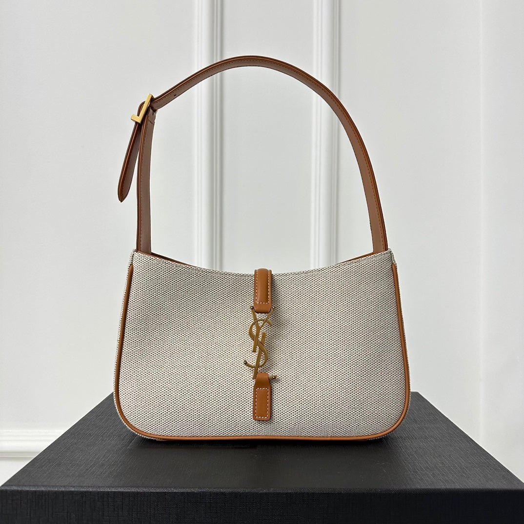 {Style No: 3SZCJXGX} LE 5 À 7 BAG 23 WHITE BROWN CANVAS WITH CALFSKIN