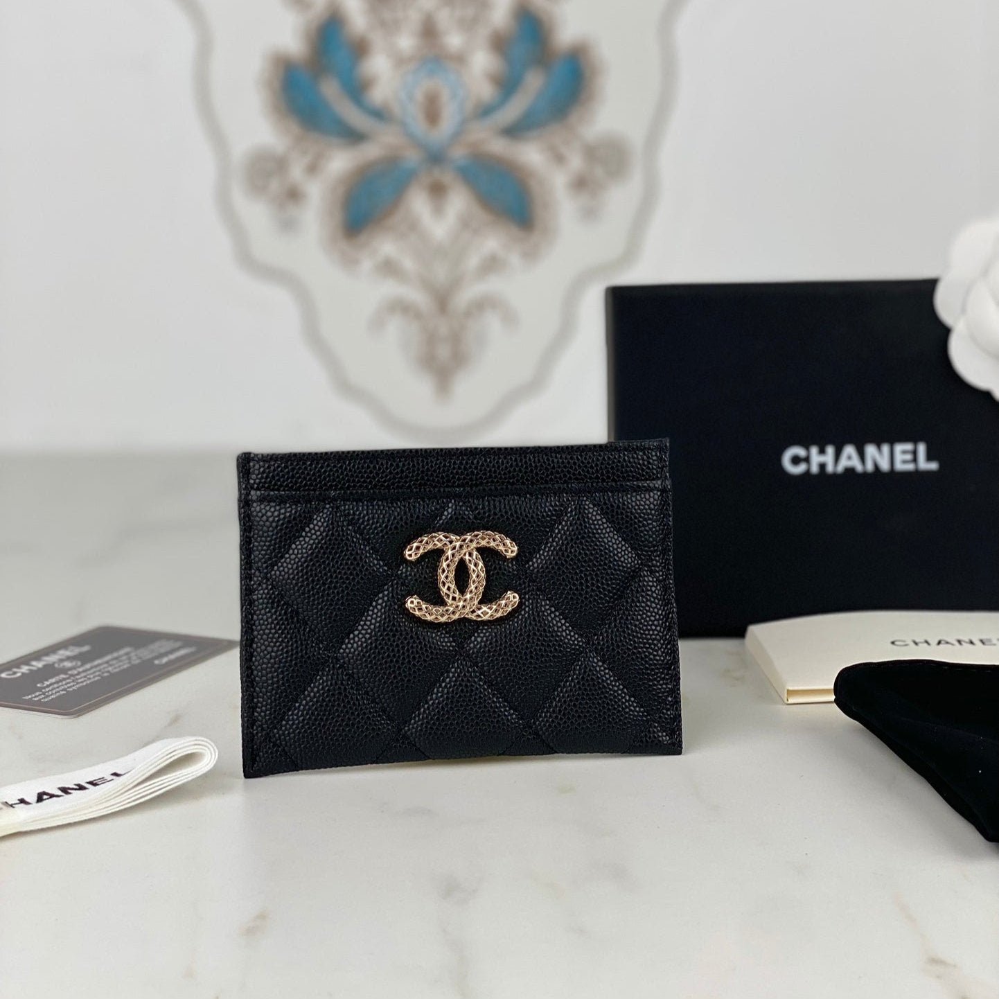 {Style No: HCXN1ZCK} CC CARD HOLDER 19.5 BLACK GRAINED CALFSKIN GOLD ICON