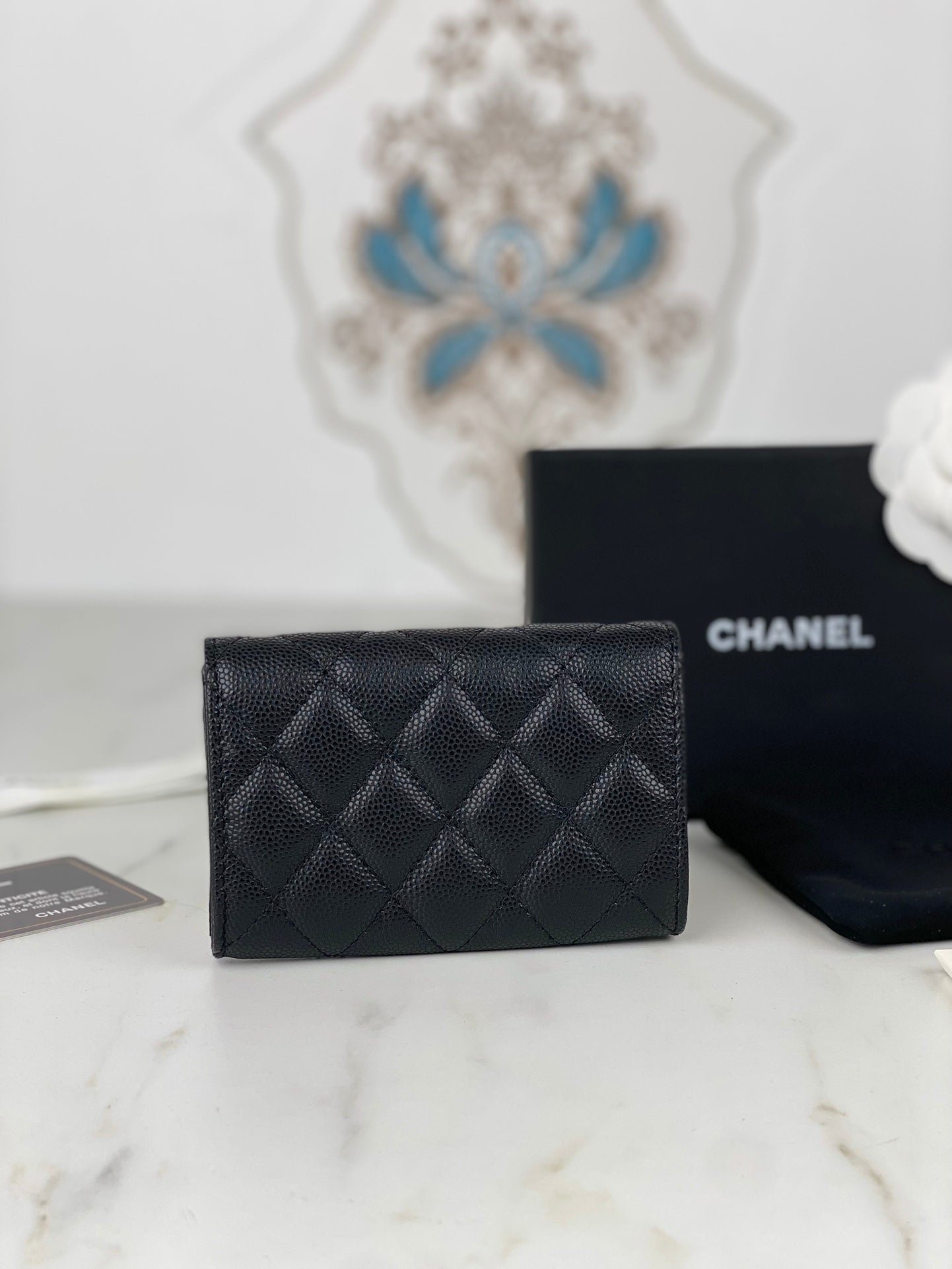 {Style No: WCIBC3HU} CC FLAP CARD HOLDER 11 BLACK GRAINED CALFSKIN GOLD ICON - Image 5