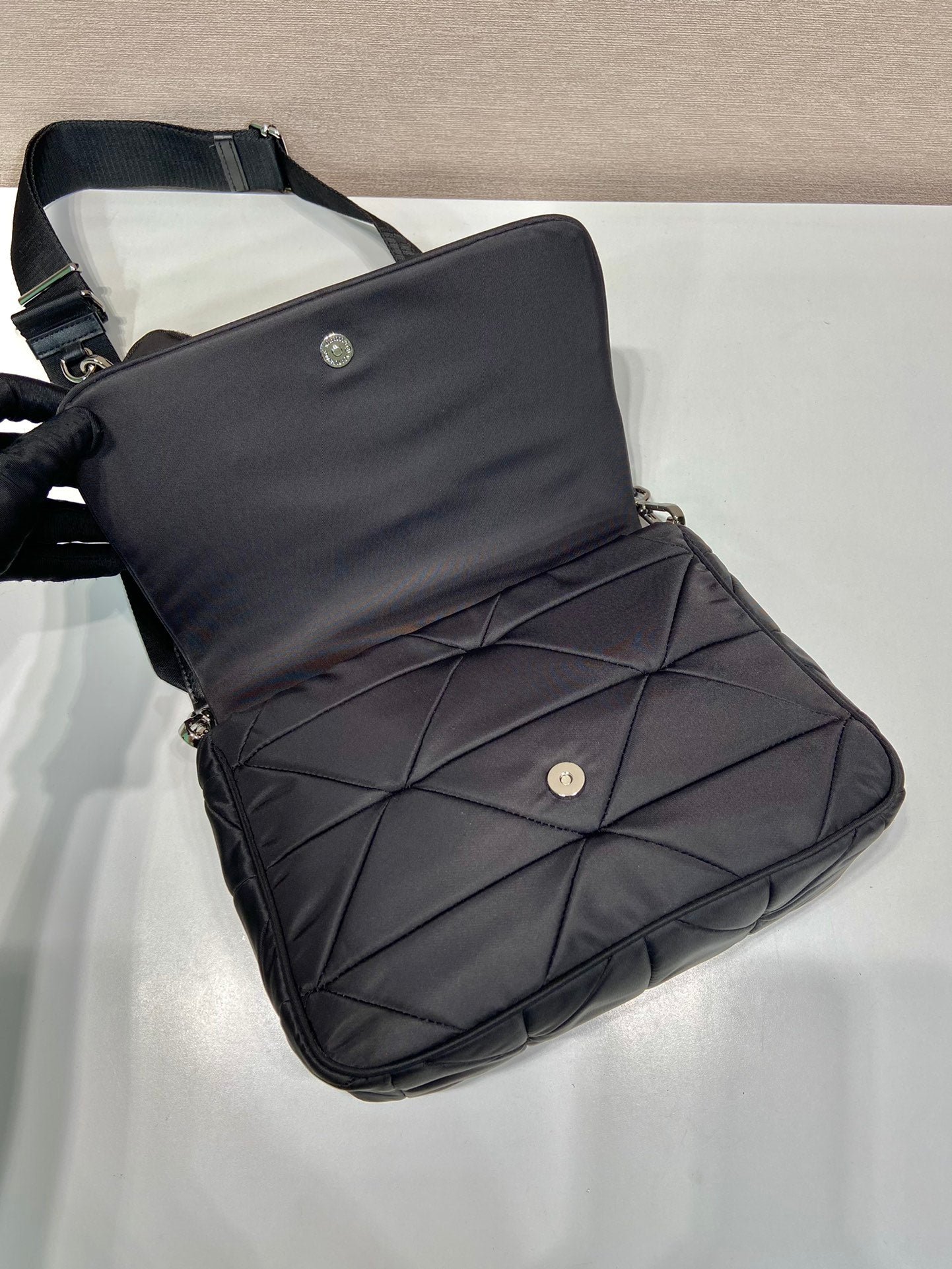 {Style No: 6LSGVNTV} MEDIUM FLAP BAG 24 IN BLACK TRIANGULAR QUILTED PATTERN RE-NYLON - Image 5