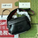 {Style No: XVVS7NV9} SHOULDER BAG 23 IN BLACK CALFSKIN