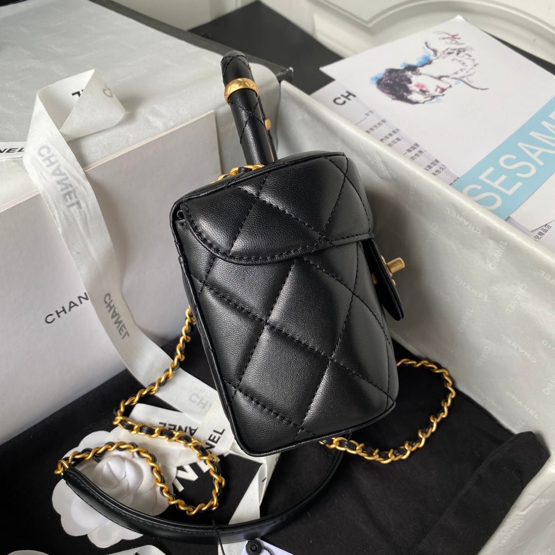 {Style No: ZPITS6QR} CC SMALL 15 VANITY CASE IN BLACK CALFSKIN GOLD HARDWARE - Image 6
