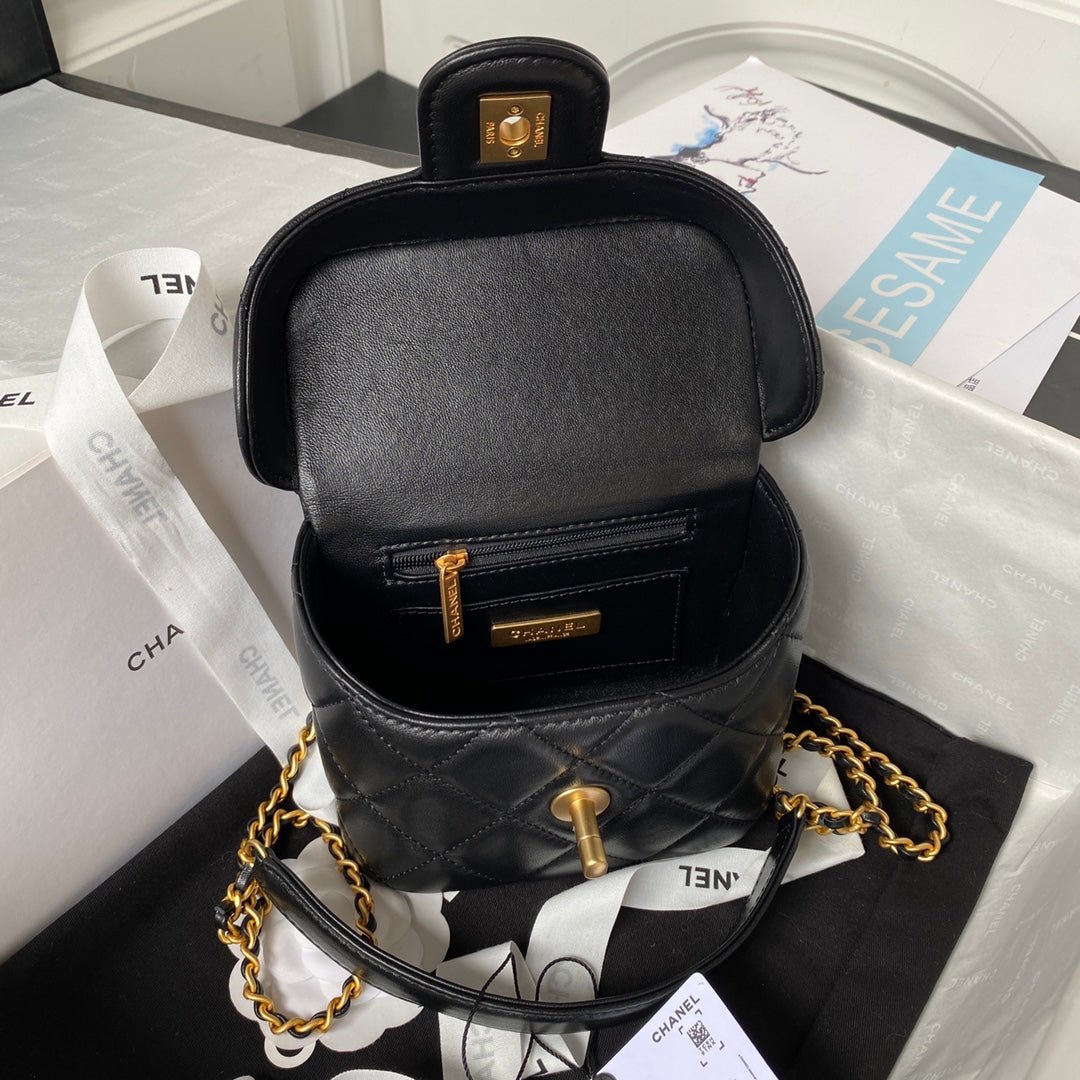 {Style No: ZPITS6QR} CC SMALL 15 VANITY CASE IN BLACK CALFSKIN GOLD HARDWARE - Image 5
