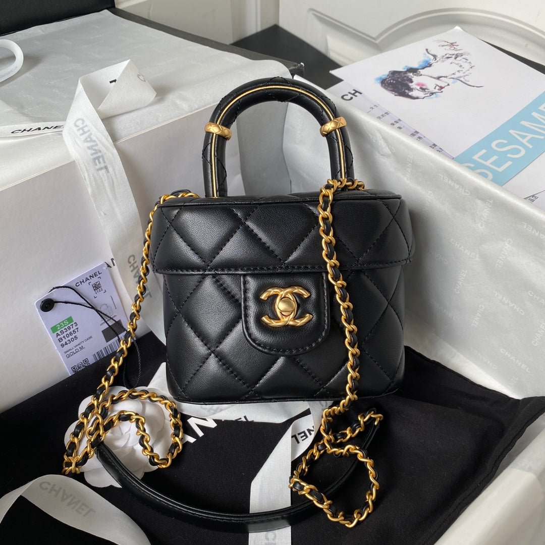 {Style No: ZPITS6QR} CC SMALL 15 VANITY CASE IN BLACK CALFSKIN GOLD HARDWARE