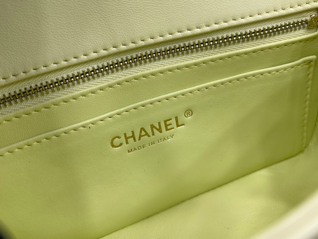{Style No: C722C1W5} CC SMALL 20 FLAP BAG IN NEON YELLOW CALFSKIN GOLD HARDWARE - Image 7