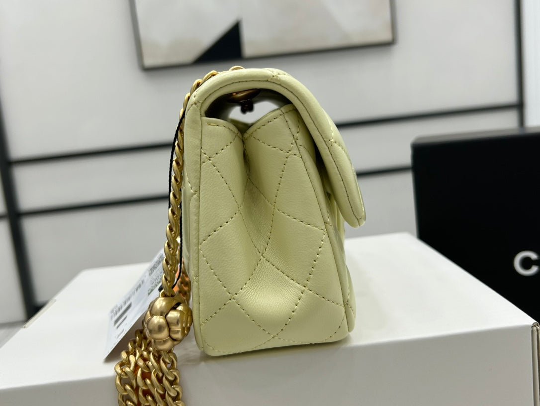 {Style No: C722C1W5} CC SMALL 20 FLAP BAG IN NEON YELLOW CALFSKIN GOLD HARDWARE - Image 9