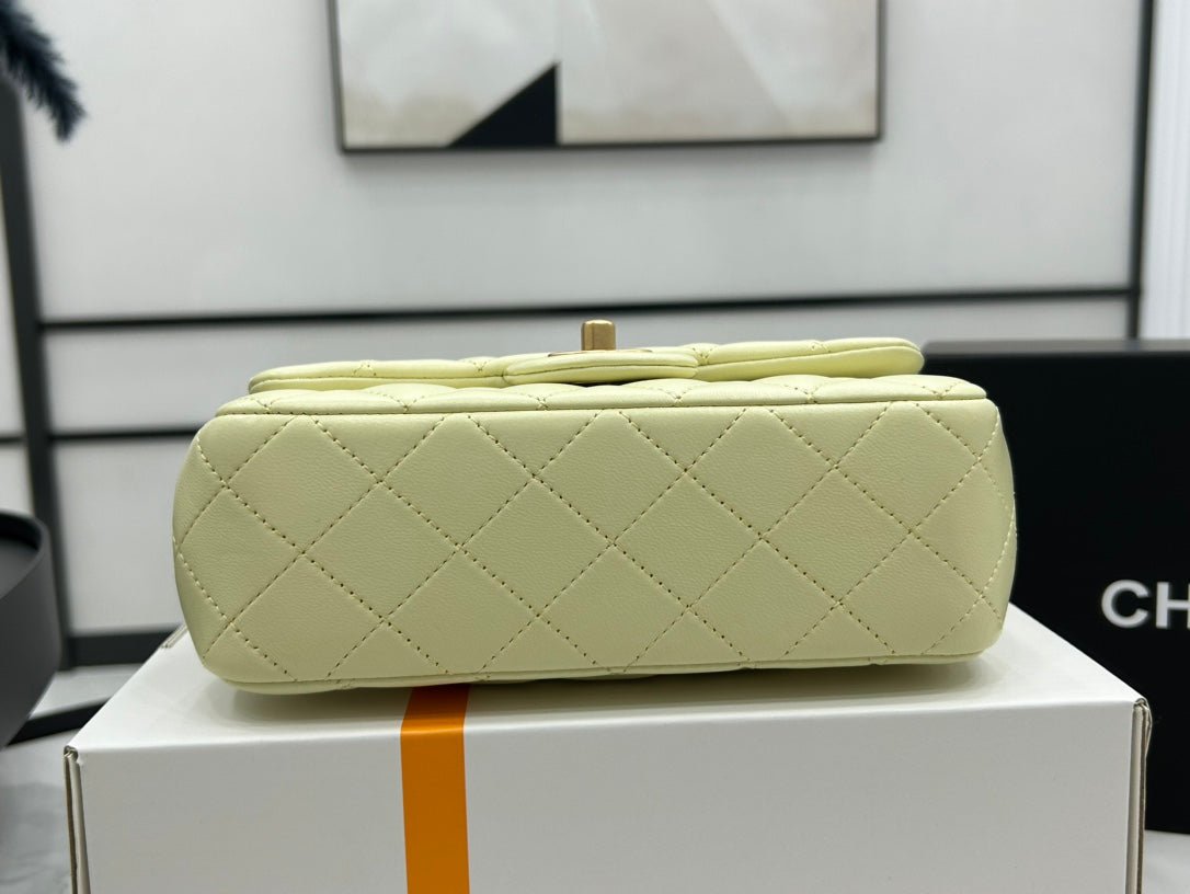 {Style No: C722C1W5} CC SMALL 20 FLAP BAG IN NEON YELLOW CALFSKIN GOLD HARDWARE - Image 8