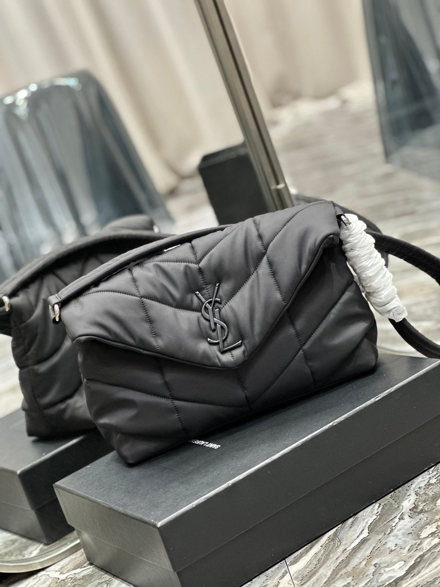 {Style No: JFIXJXLN} PUFFER LARGE BAG 34 IN DARK GRAY NYLON - Image 5