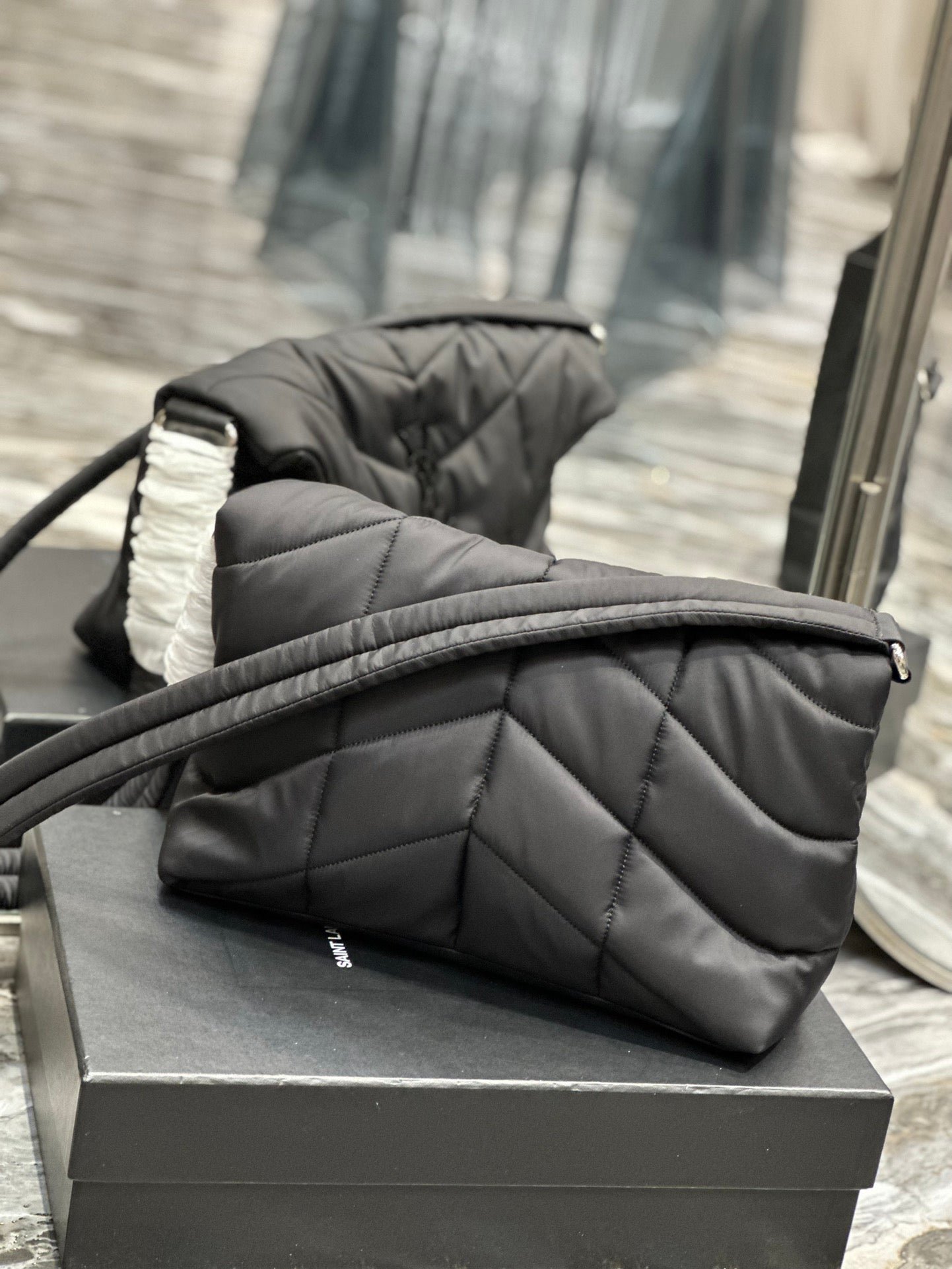 {Style No: JFIXJXLN} PUFFER LARGE BAG 34 IN DARK GRAY NYLON - Image 6