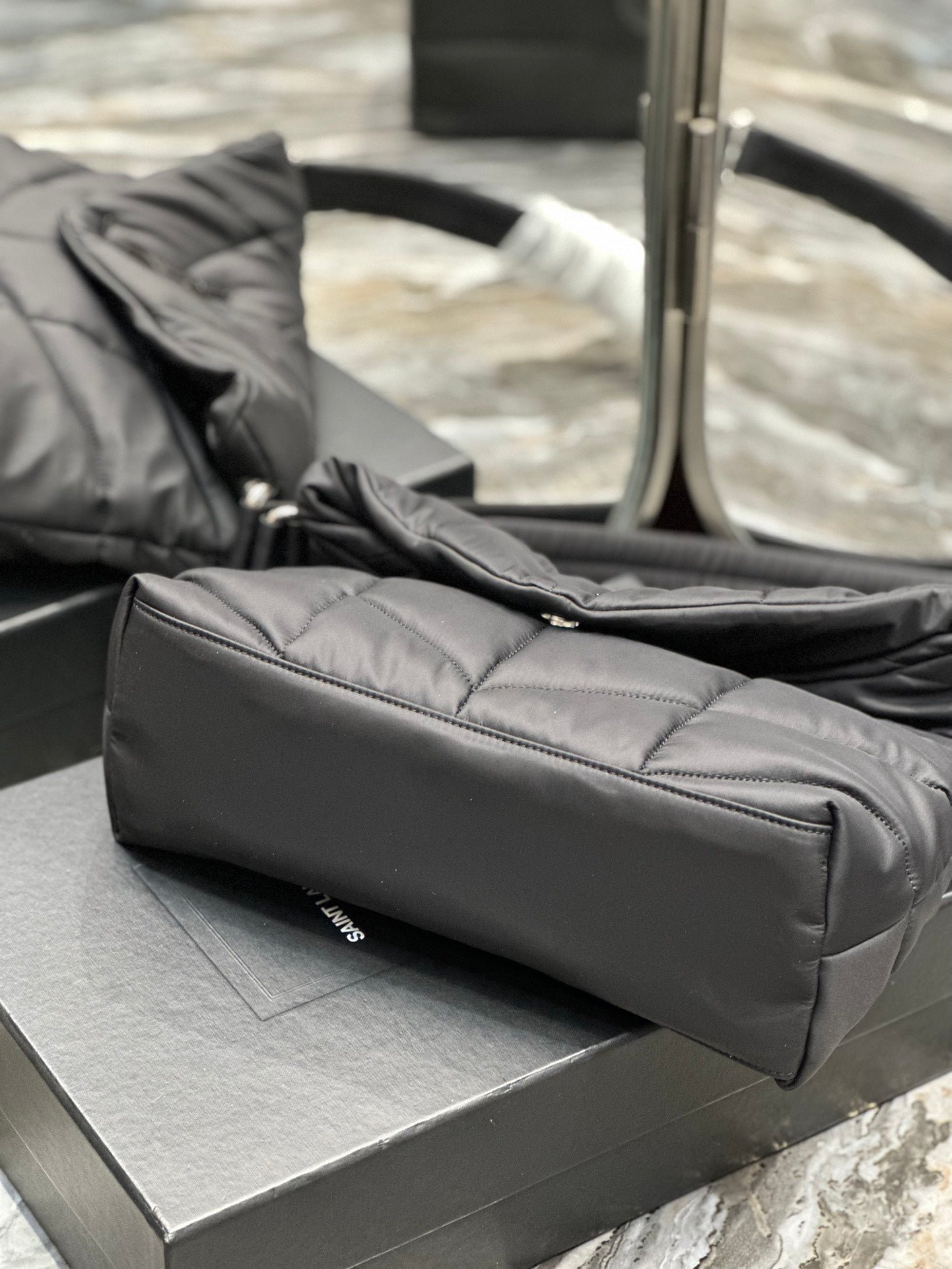 {Style No: JFIXJXLN} PUFFER LARGE BAG 34 IN DARK GRAY NYLON - Image 7