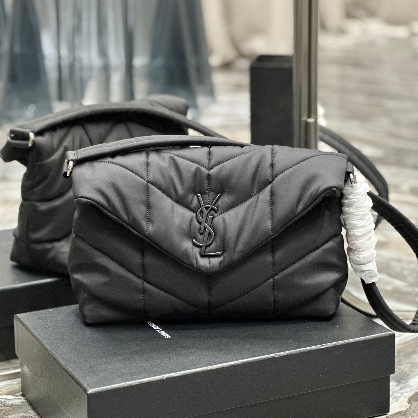 {Style No: JFIXJXLN} PUFFER LARGE BAG 34 IN DARK GRAY NYLON