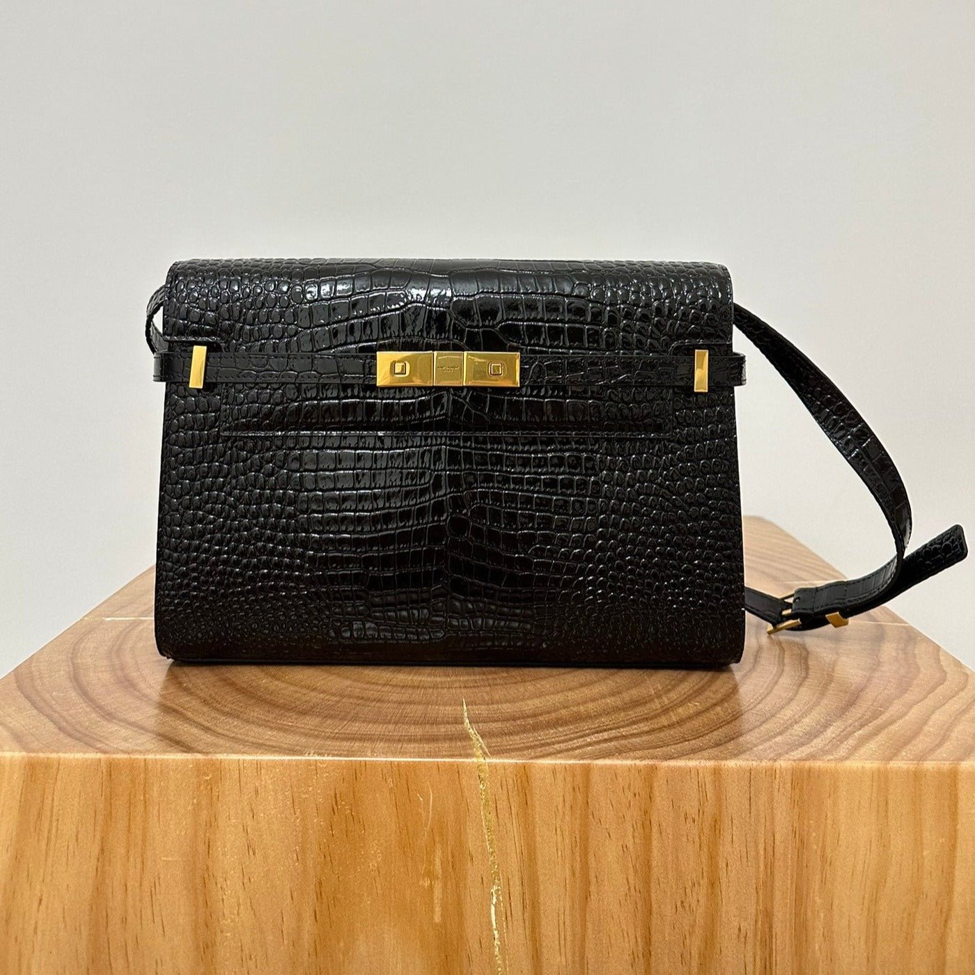 {Style No: JBHP9QNI} MANHATTAN 29 TOP-HANDLE IN CROCODILE BLACK CALFSKIN